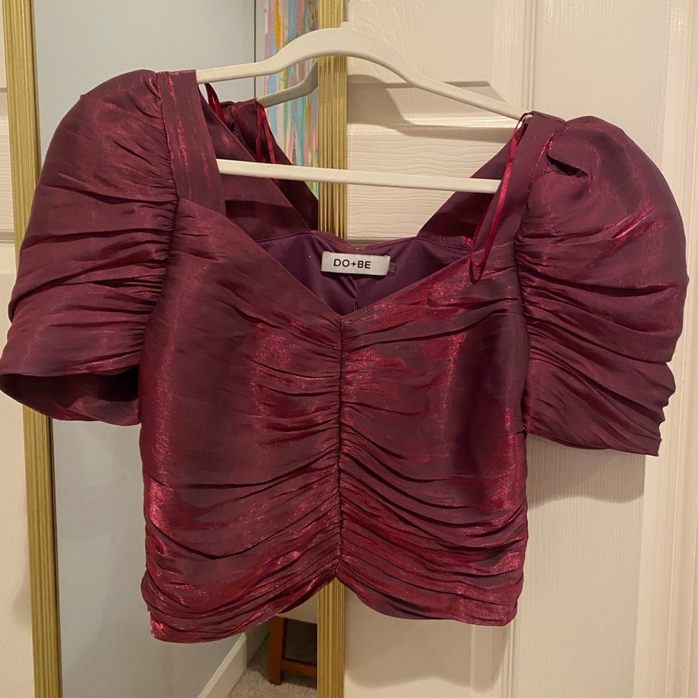 DO + BE short sleeve top